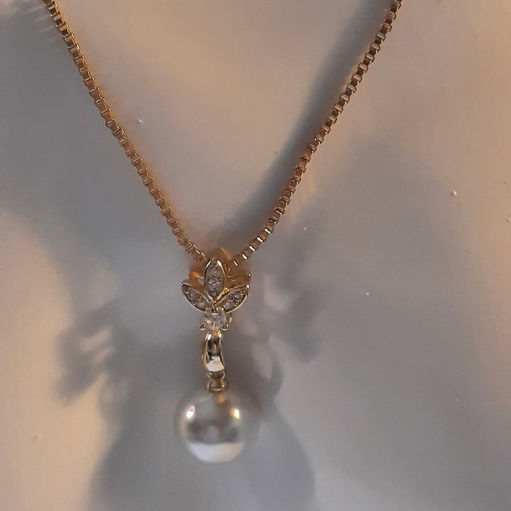 Brand New 18k Gold Plated Neckless